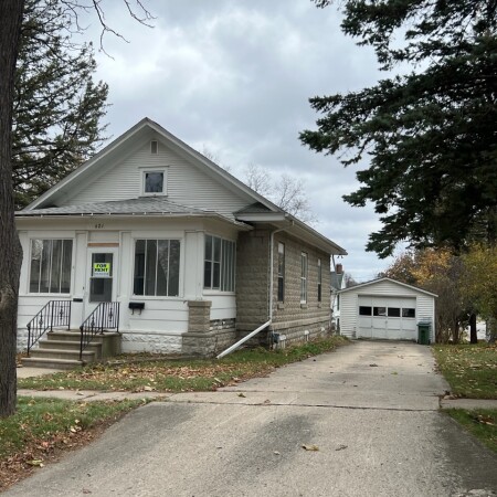 Rental Property - Front view 621 2nd Ave SW Waverly