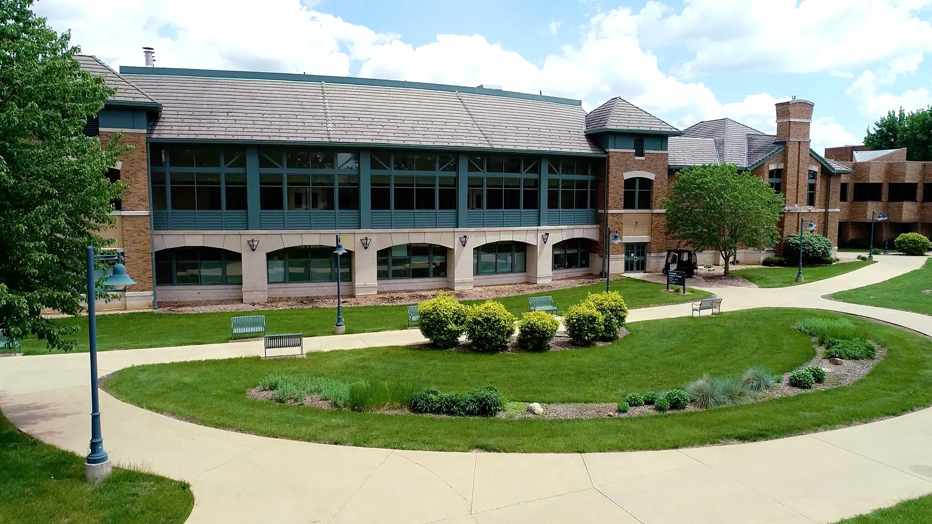 Saemann Student Center Exterior in Summer