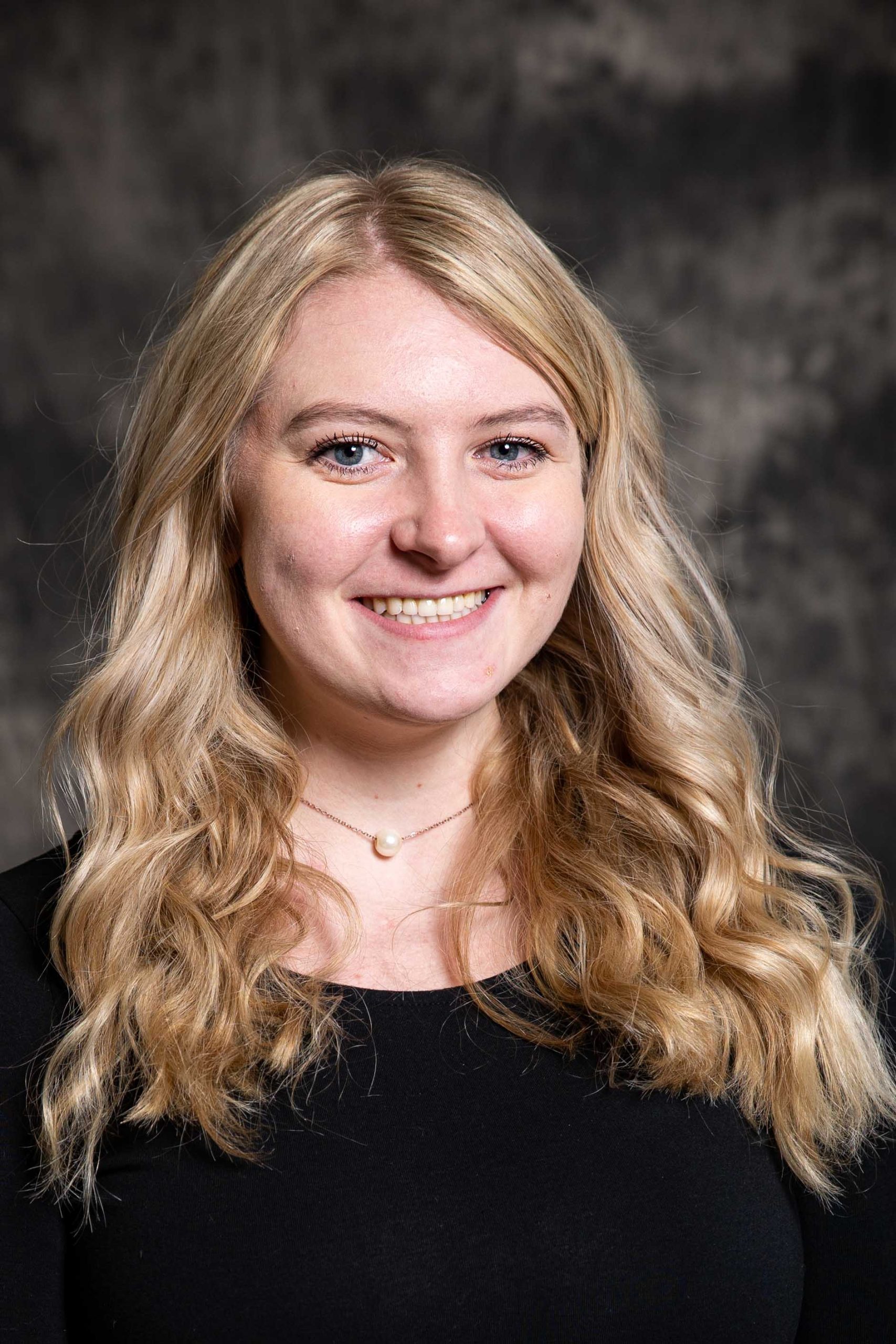 Julie Lenth headshot