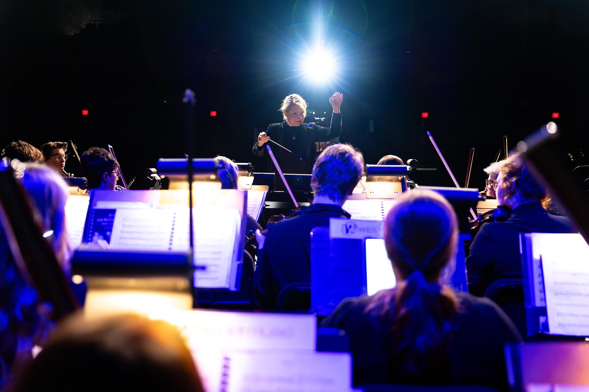 Rebecca Nederhiser conducts the Wartburg Community Symphony.