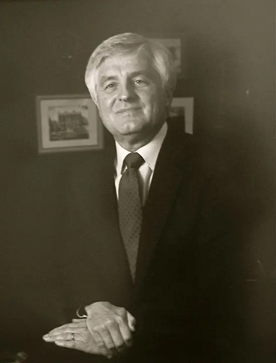 The presidential portrait of Wartburg's 15th president, Robert Vogel.